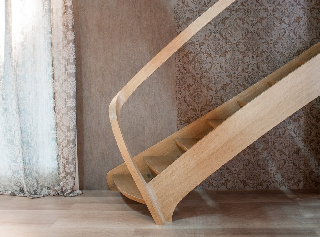 Scala in legno con curve
