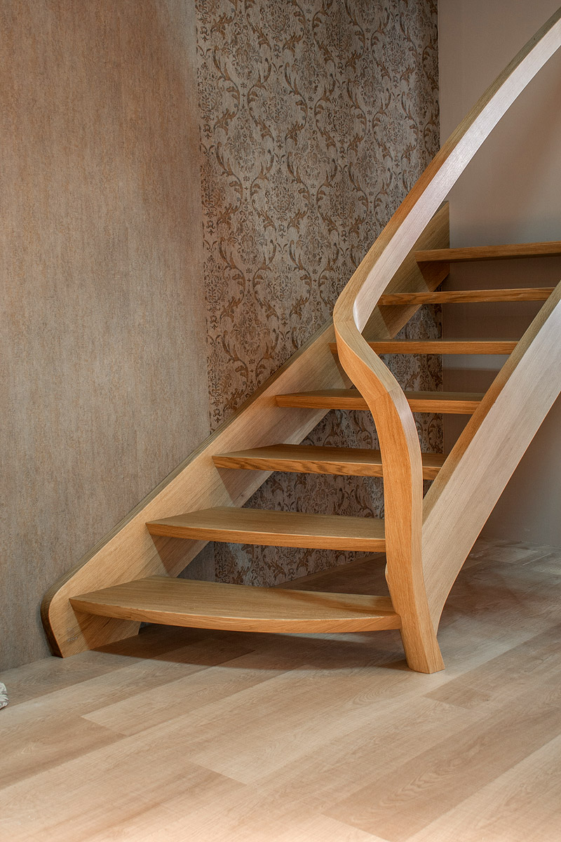 Scala in legno con curve