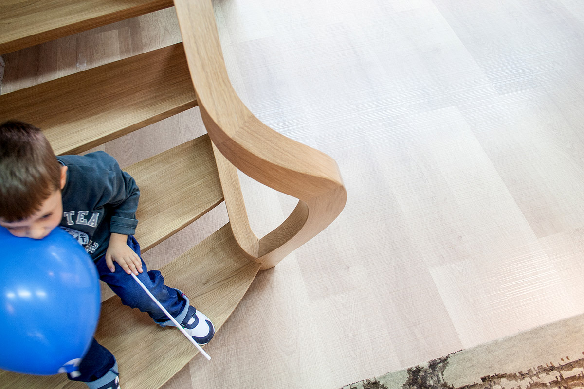 Scala in legno con curve