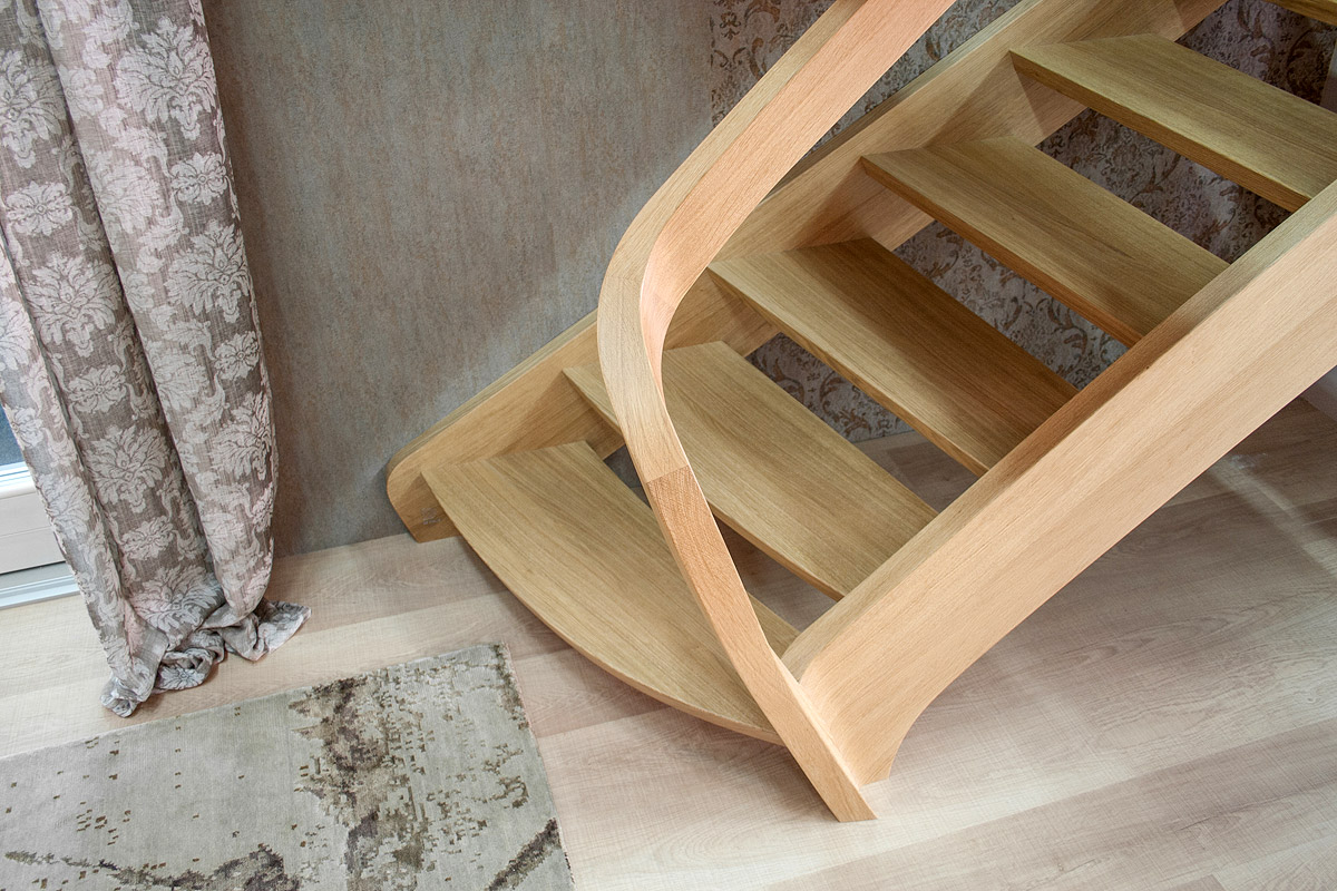 Scala in legno con curve
