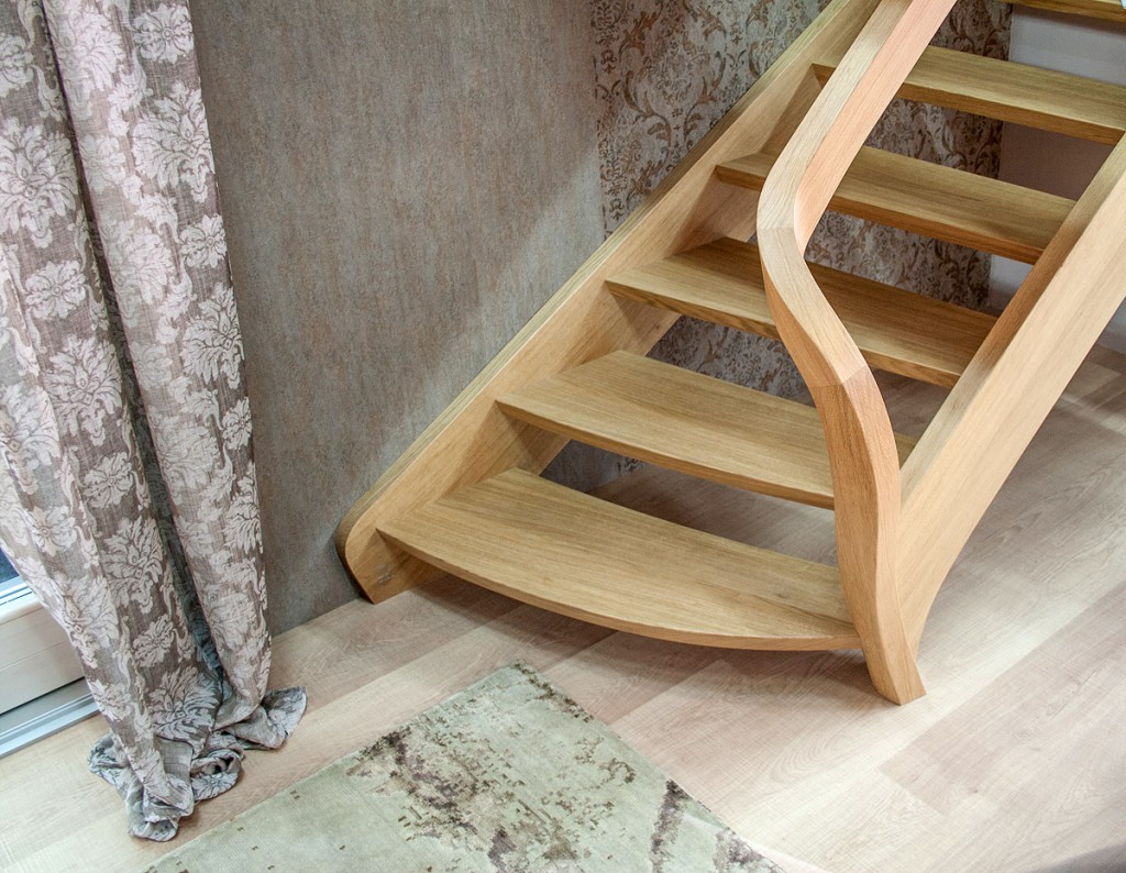 Scala in legno con curve