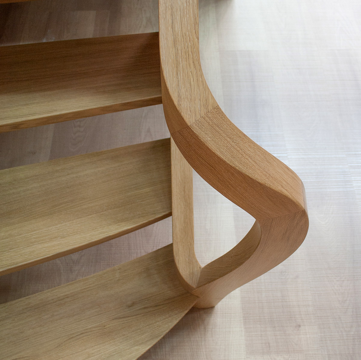 Scala in legno con curve