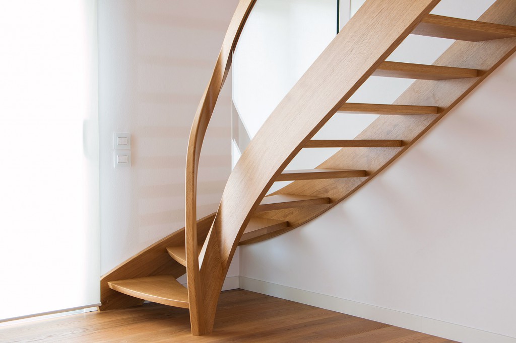Scala curva in rovere