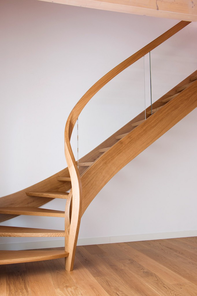 Scala curva in rovere