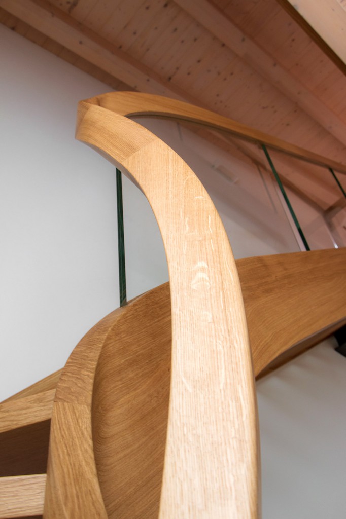 Scala curva in rovere