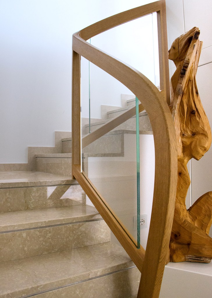 Scala curva in rovere